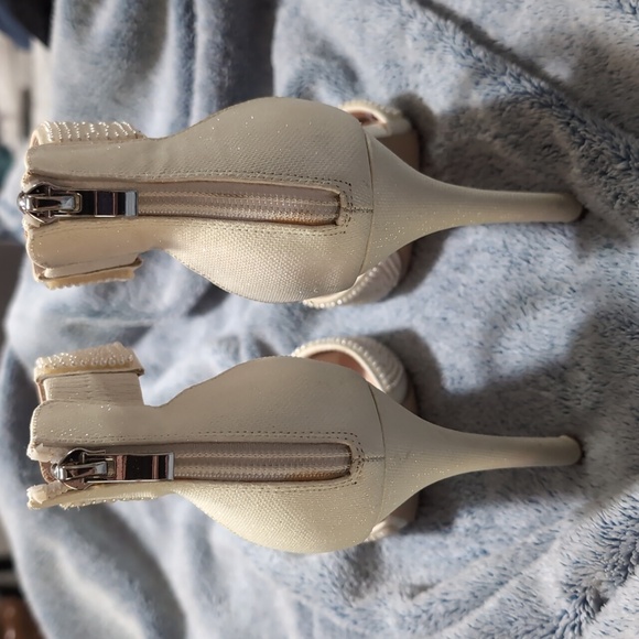 Heels - Picture 2 of 4